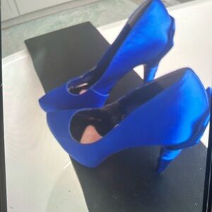 Blue heels. Classic designs inside material stripping